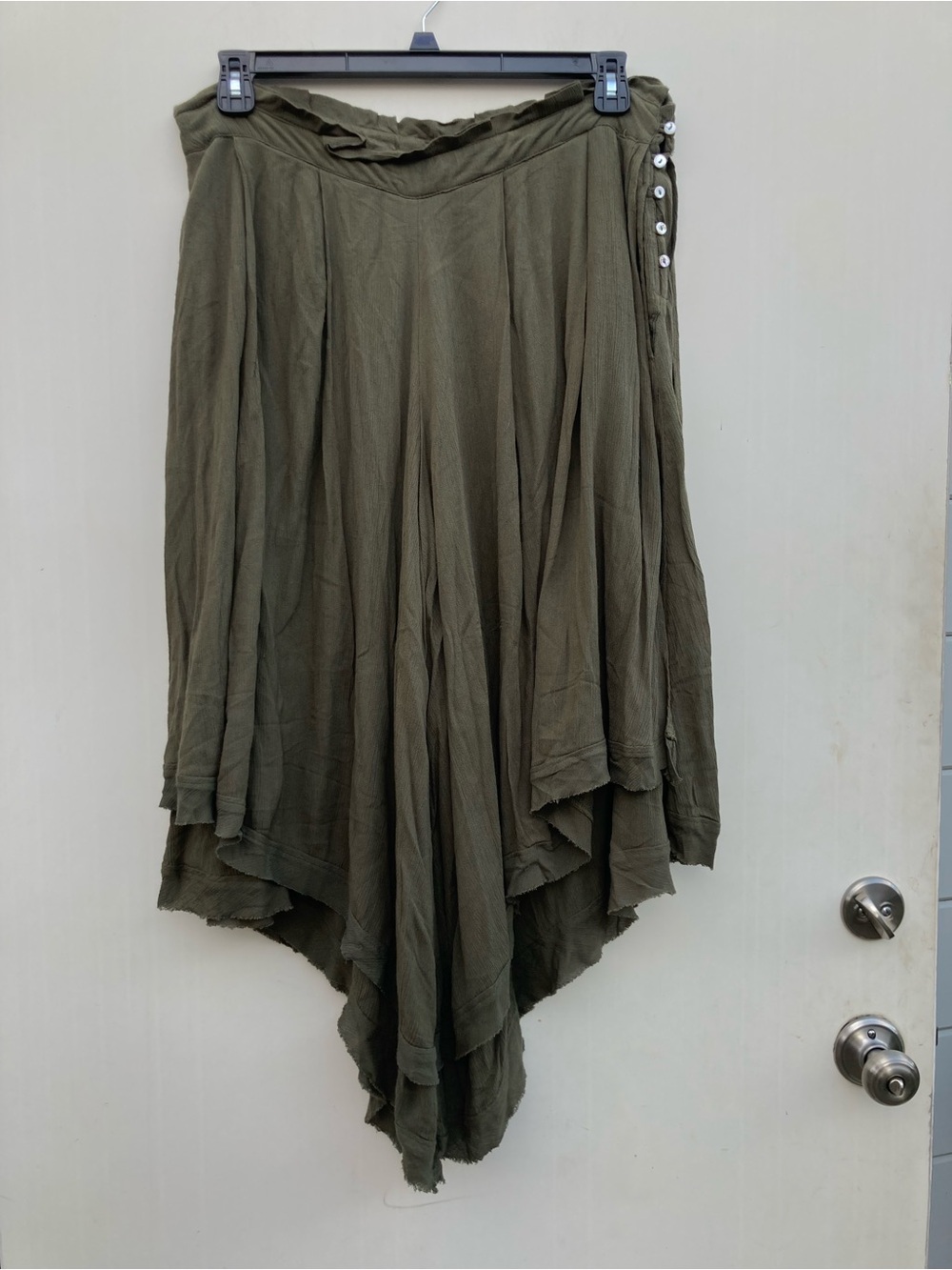 Free People Wide Leg Culottes W/Feathered Overlay Skirt Pockets Size Medium